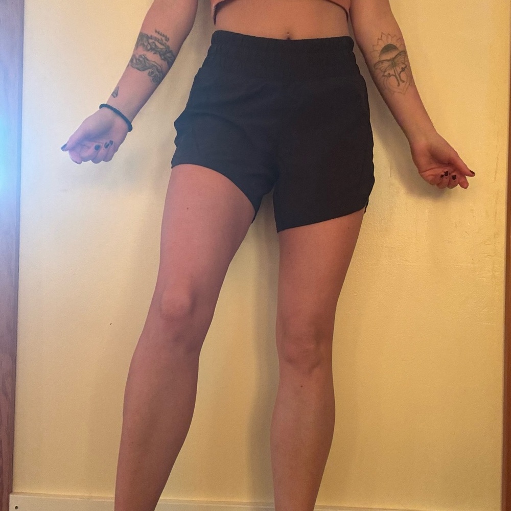 lululemon athletica Women's Black Athletic Shorts - Picture 3 of 4
